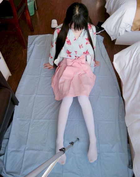 树洞里的熊先生冬眠中